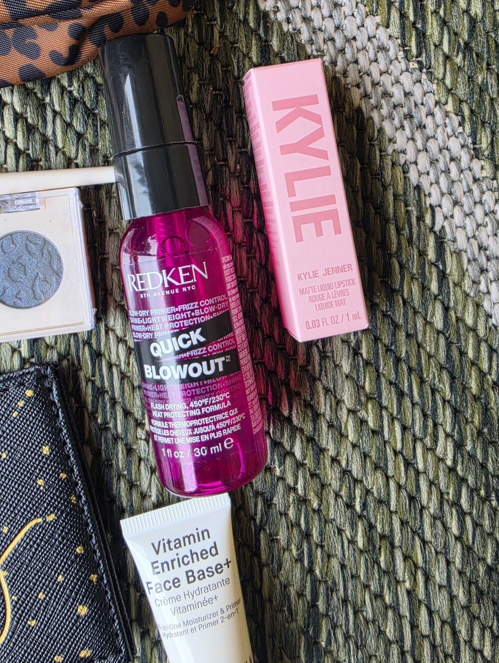 Makeup Bag & Sample Bundle - Picture 3 of 7